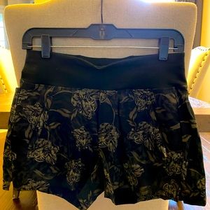 Athlete mid-rise waistband shorts.